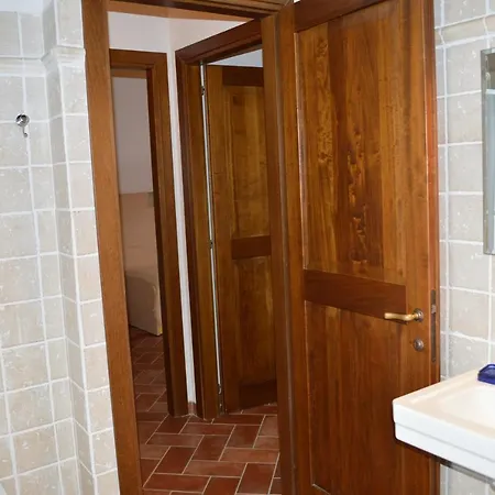 Apartament With Private Garden In Tuscany