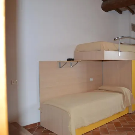 Apartament With Private Garden In Tuscany